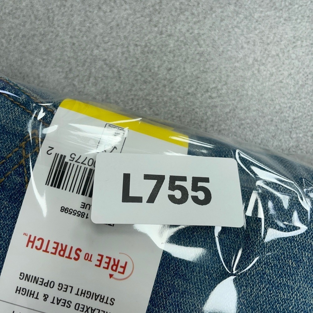 NEW Wrangler Men's 32x30 Relaxed Fit Straight Leg Blue Denim Jeans - Picture 8 of 8